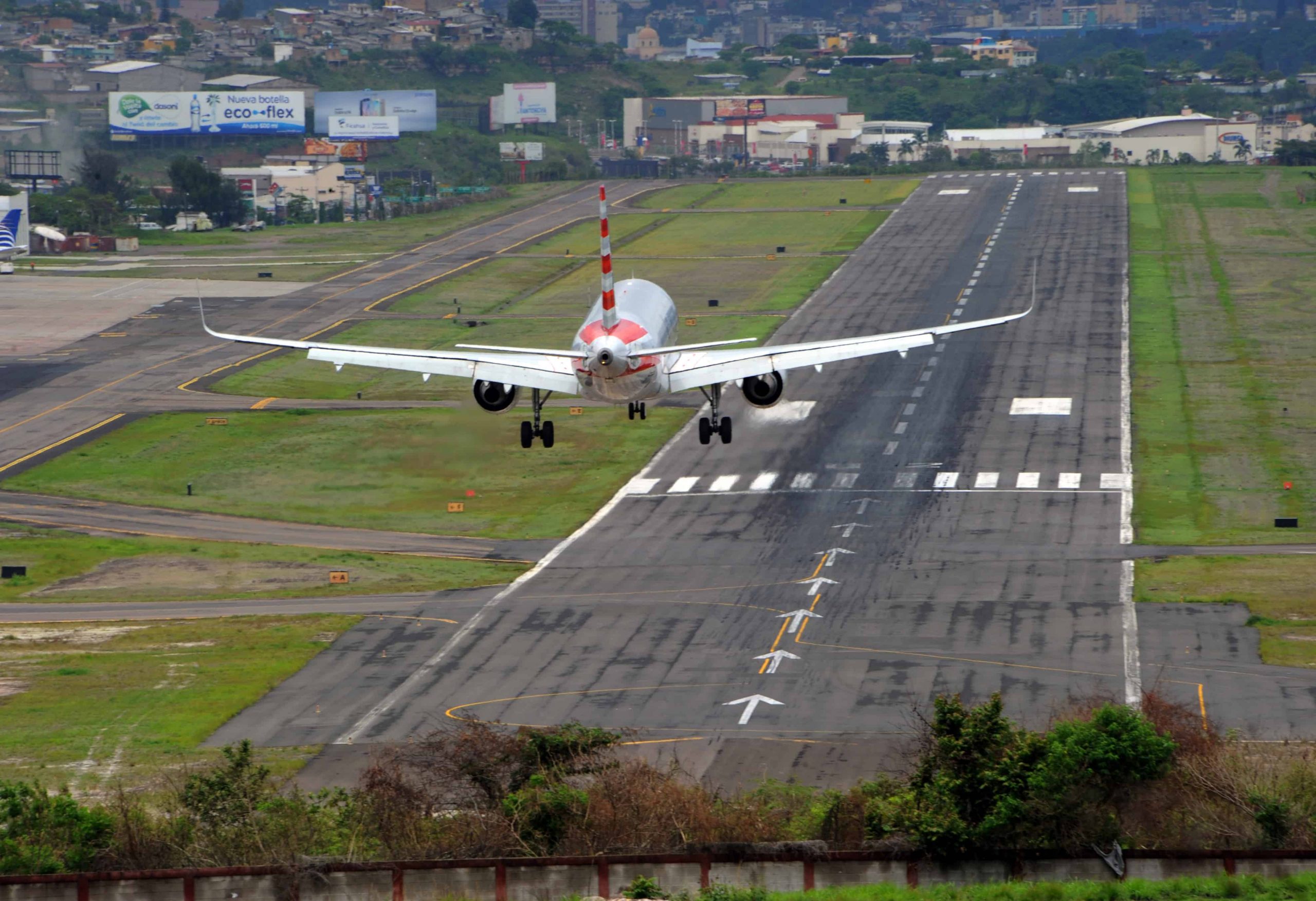 CCIT: Toncontín debe seguir operando vuelos locales, regionales e internacionales