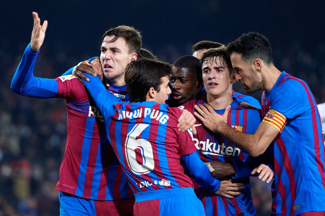 El Covid-19 golpea al Barcelona, tras el contagio de siete jugadores El Covid-19 golpea al Barcelona, tras el contagio de siete jugadores