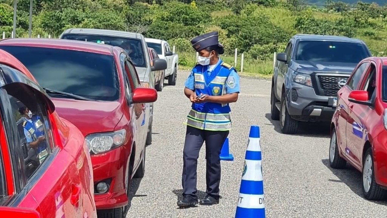 DNVT alerta a conductores de supuesta extorsión en estacionamientos de Centros Comerciales DNVT alerta a conductores de supuesta extorsión en estacionamientos de Centros Comerciales