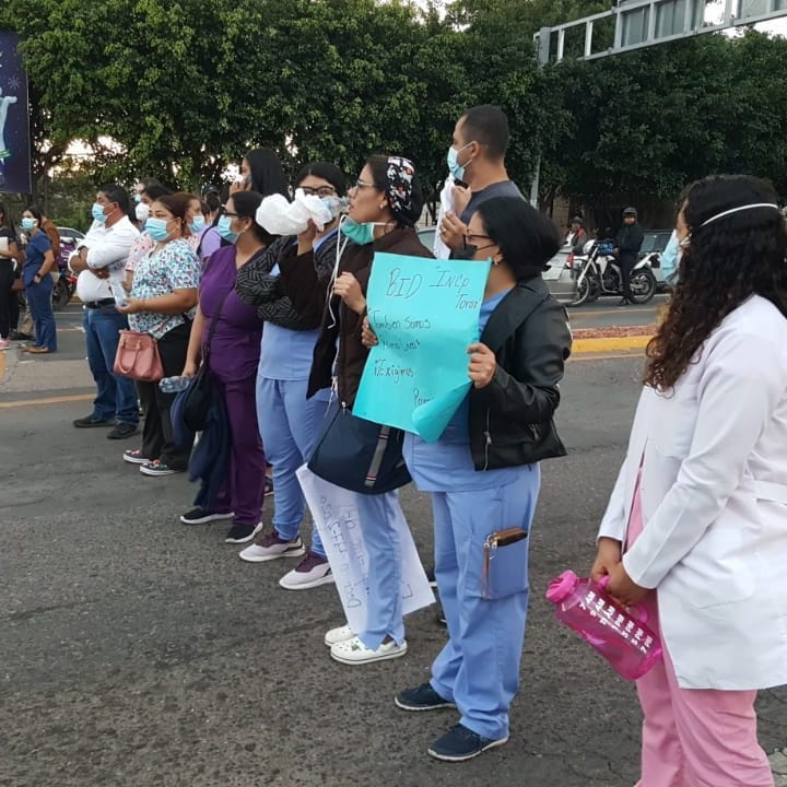 Personal médico realiza protestas exigiendo respeto a sus derechos laborales en la capital