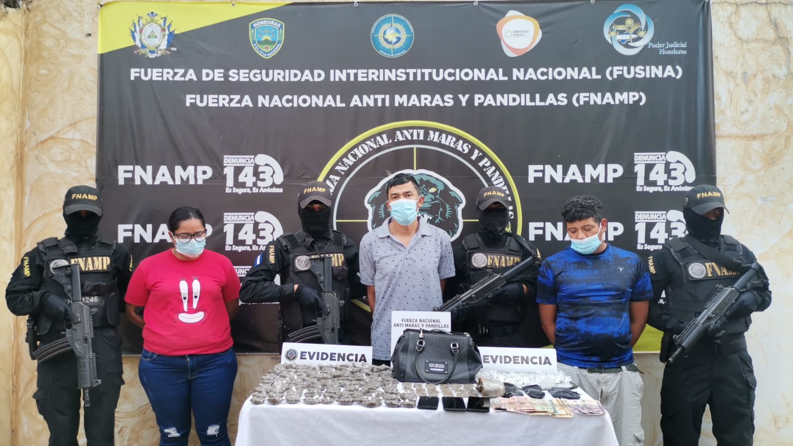 En posesión de fuerte cantidad de droga capturan a presuntos integrantes de la MS-13 en Comayagua En posesión de fuerte cantidad de droga capturan a presuntos integrantes de la MS-13 en Comayagua