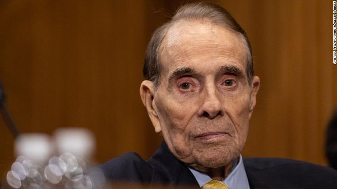 Muere Bob Dole, gigante del Senado y candidato presidencial republicano en 1996