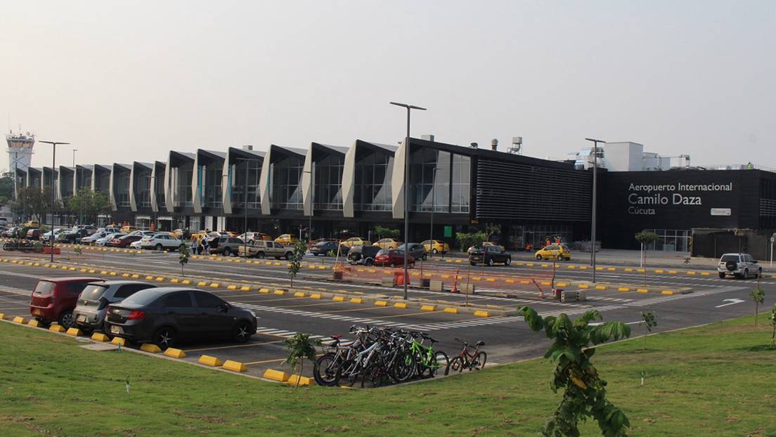 Dos policías muertos tras dos explosiones en un aeropuerto al norte de Colombia