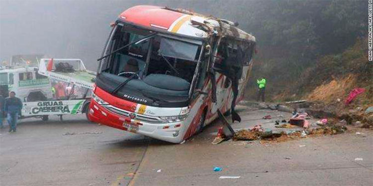 Aumentan a 12 los muertos por accidente de bus en Amazonia, Ecuador Aumentan a 12 los muertos por accidente de bus en Amazonia, Ecuador
