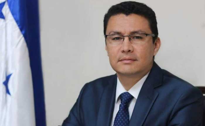 Ebal Díaz denuncia persecución política por parte de Rixi Moncada