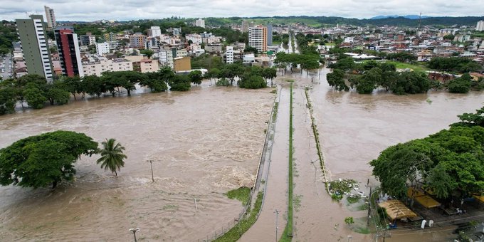 Al menos 18 muertos y más de 16.000 damnificados por las fuertes lluvias en uno de los paraísos turísticos de Brasil Al menos 18 muertos y más de 16.000 damnificados por las fuertes lluvias en uno de los paraísos turísticos de Brasil