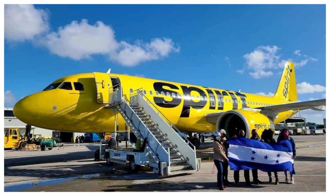 Llega el primer vuelo al Aeropuerto Internacional Palmerola procedente de Houston, Texas. Llega el primer vuelo al Aeropuerto Internacional Palmerola procedente de Houston, Texas.