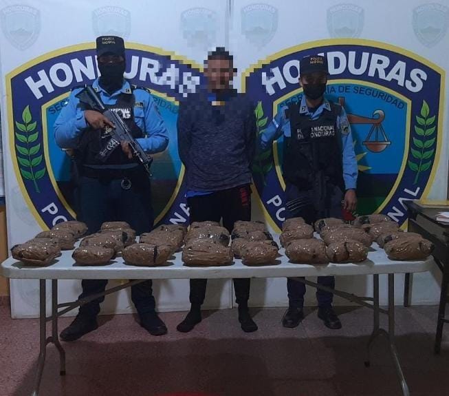 Sujeto es detenido con 40 paquetes de supuesta marihuana en El Porvenir Sujeto es detenido con 40 paquetes de supuesta marihuana en El Porvenir