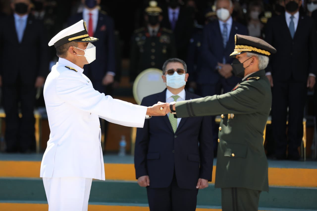 Presidente Hernández felicita al nuevo Jefe del Estado Mayor Conjunto