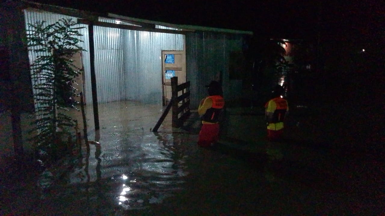 Comienzan a evacuar familias por inundaciones en Villanueva, Cortés Comienzan a evacuar familias por inundaciones en Villanueva, Cortés
