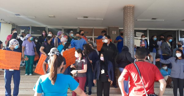 Empleados de salud del Hospital Escuela protestan para exigir plazas Empleados de salud del Hospital Escuela protestan para exigir plazas