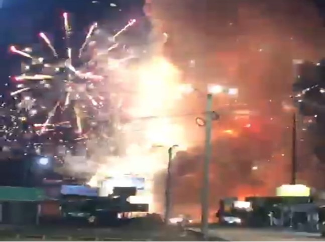 Pánico causa estallido de cohetería en mercado municipal en Bonito Oriental, Colón