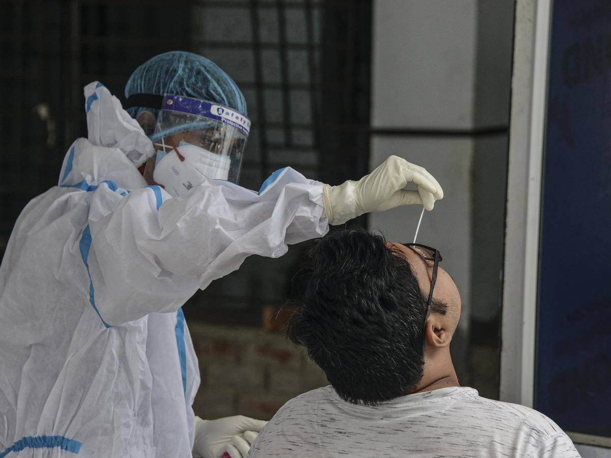 La OMS alerta ante el «tsunami» de nuevos casos ligados a la variante ómicron La OMS alerta ante el «tsunami» de nuevos casos ligados a la variante ómicron