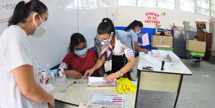 Exmagistrado del TSE considera que existirá incertidumbre mientras los partidos manejen las JRV Exmagistrado del TSE considera que existirá incertidumbre mientras los partidos manejen las JRV