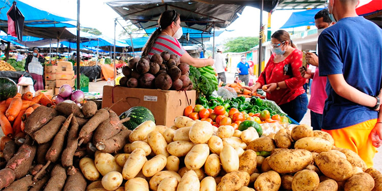 ADECABAH: Los consumidores son doblemente afectados con incrementos a las tarifas de energía