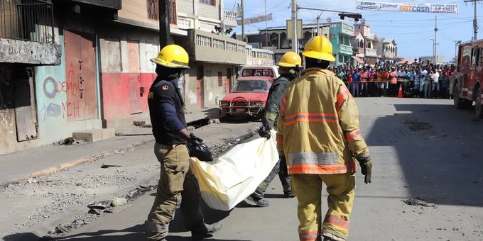 Subió a 75 el número de muertos por la explosión de un camión cisterna en Haití Subió a 75 el número de muertos por la explosión de un camión cisterna en Haití