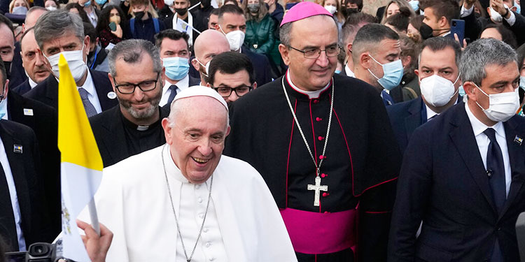 El Papa Francisco sale de Grecia tras un viaje centrado en emigrantes El Papa Francisco sale de Grecia tras un viaje centrado en emigrantes