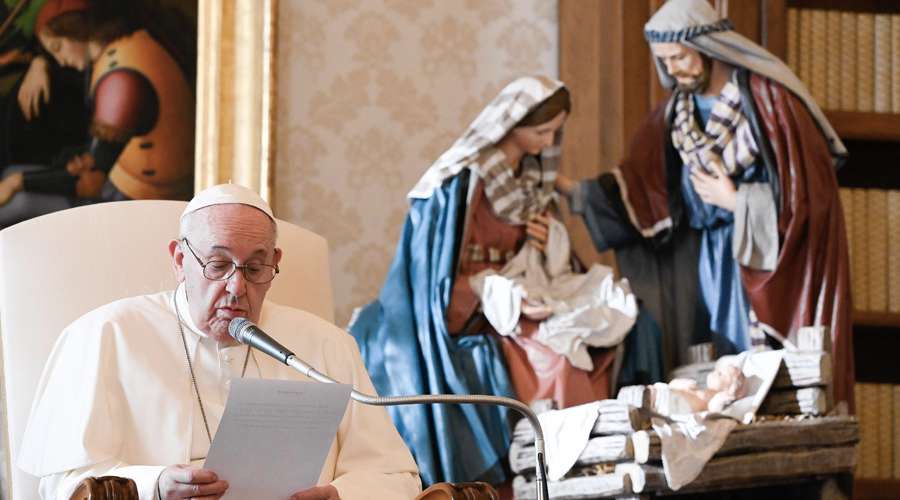 El papa aconseja escucharse en familia y no aislarse con el teléfono móvil
