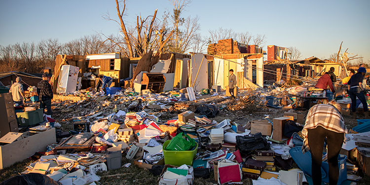Serie historica de tornados en EEUU: Sube a 88 los muertos
