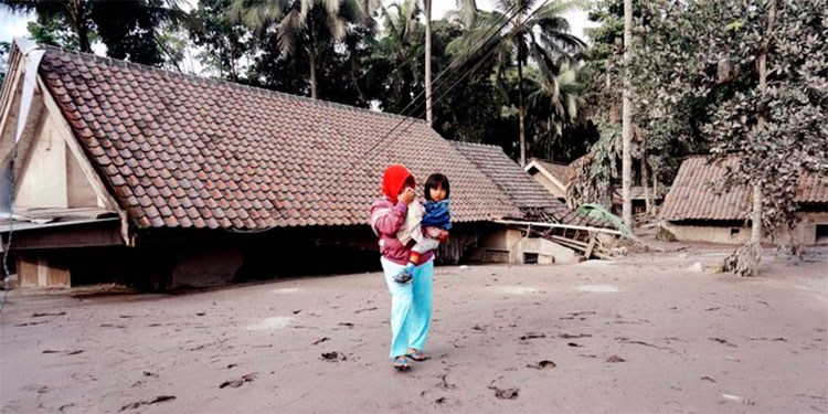 Aumenta a 39 el numero de muertos por erupción de volcán en Indonesia Aumenta a 39 el numero de muertos por erupción de volcán en Indonesia