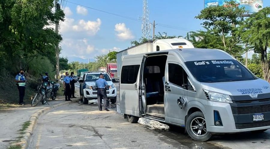 Un muerto y dos heridos deja asalto a un bus en San Pedro Sula