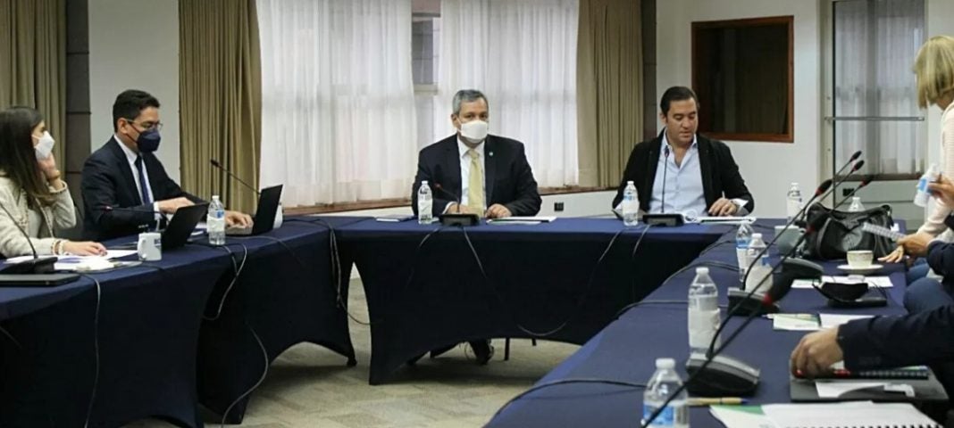 Deuda externa ENEE y reactivación económica son los temas prioritarios a tratar para la Comisión de Transición Deuda externa ENEE y reactivación económica son los temas prioritarios a tratar para la Comisión de Transición