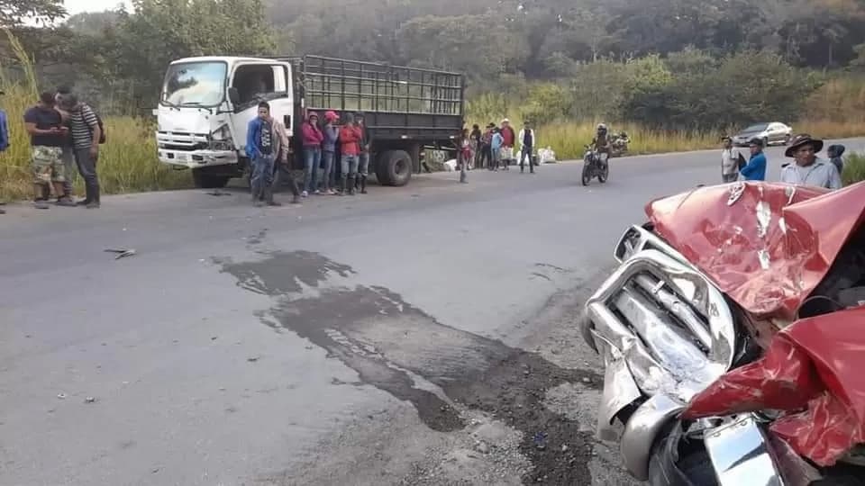 Unos 10 cortadores de café resultan gravemente heridos en aparatoso accidente registrado en Copán