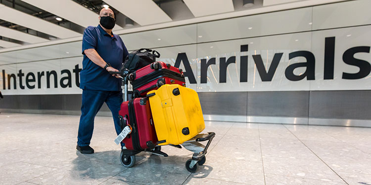 El reino Unido elimina la lista roja de viajes, pero exigirá test Covid El reino Unido elimina la lista roja de viajes, pero exigirá test Covid