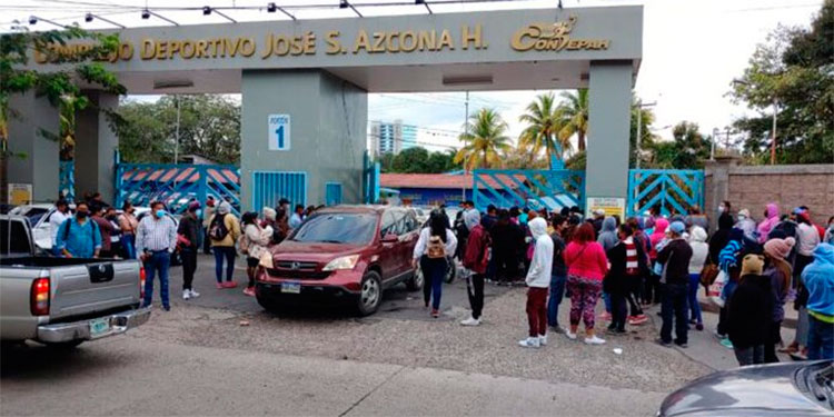 Empleados de “Con Chamba Vivís Mejor” protestan por el pago de sus salarios