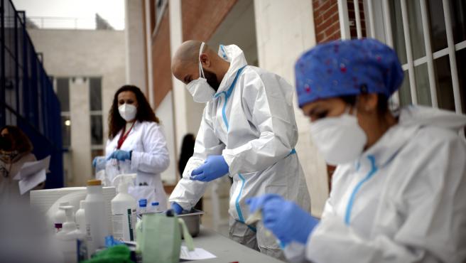 La UE no ve suficiente la vacunación para frenar las muertes y contagios de ómicron y pide más medidas restrictivas