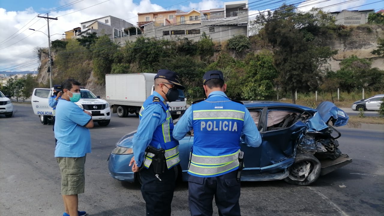 Un total de 368 licencias decomisadas y 24 accidentes se registran en las últimas 24 horas Un total de 368 licencias decomisadas y 24 accidentes se registran en las últimas 24 horas
