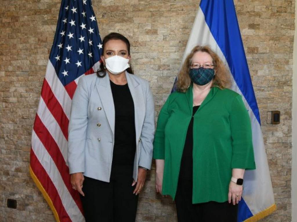 Xiomara Castro se reúne con encargada de negocios de los EEUU