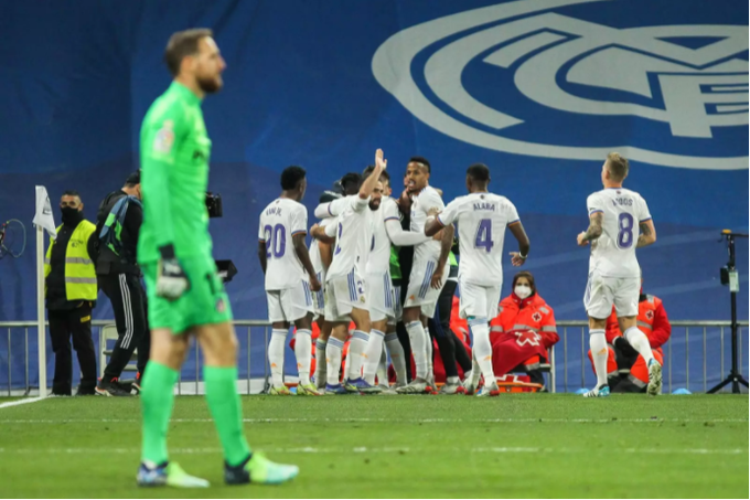 El Real Madrid supera (2-0) al Atlético de Madrid El Real Madrid supera (2-0) al Atlético de Madrid