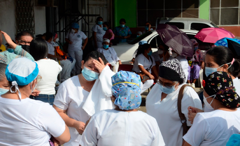 Casi 240 empleados de la salud quedan sin trabajo en el hospital Leonardo Martínez de SPS Casi 240 empleados de la salud quedan sin trabajo en el hospital Leonardo Martínez de SPS