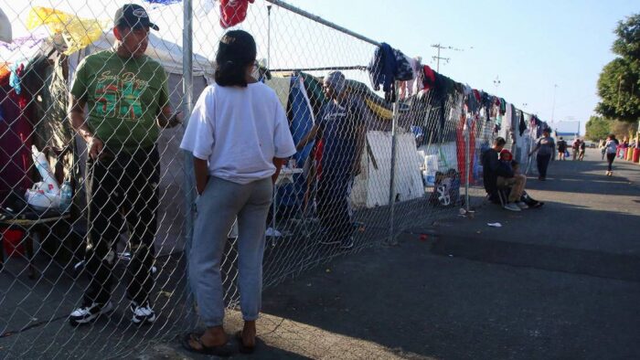 Legisladores urgen a Biden a cancelar la expansión de «Quédate en México» Legisladores urgen a Biden a cancelar la expansión de «Quédate en México»