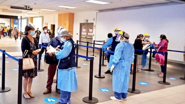 Salud realizará vigilancia epidemiológica en aeropuertos por variante Ómicron Salud realizará vigilancia epidemiológica en aeropuertos por variante Ómicron