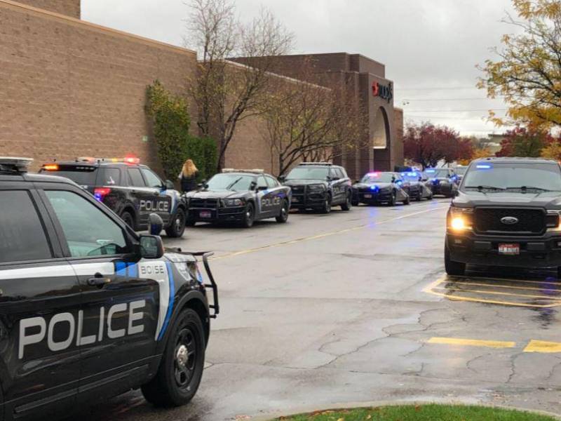 Al menos cuatro heridos en tiroteo en un centro comercial de Estados Unidos Al menos cuatro heridos en tiroteo en un centro comercial de Estados Unidos