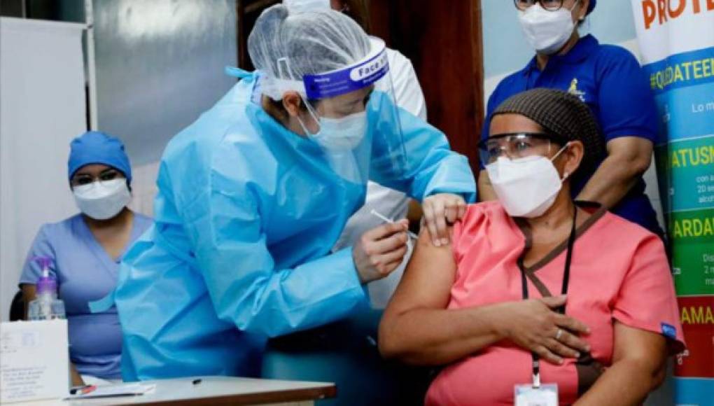 Personal de salud podría acudir a aplicarse una cuarta dosis de la vacuna anti-Covid