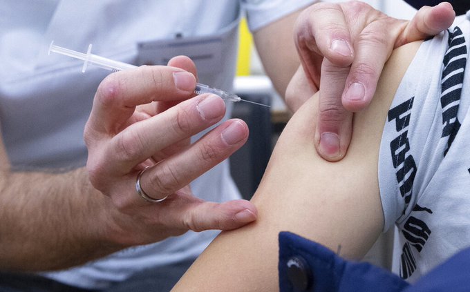 Detienen a hombre tras intentar vacunarse contra covid por octava vez en Eslovenia Detienen a hombre tras intentar vacunarse contra covid por octava vez en Eslovenia