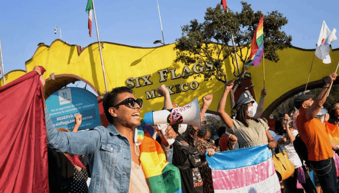Celebran “besotón” en México contra discriminación a comunidad LGBTI