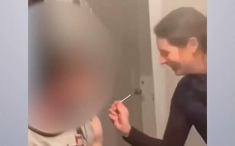 Profesora en E.U enfrenta problemas legales por vacunar contra la Covid-19 a un alumno Profesora en E.U enfrenta problemas legales por vacunar contra la Covid-19 a un alumno