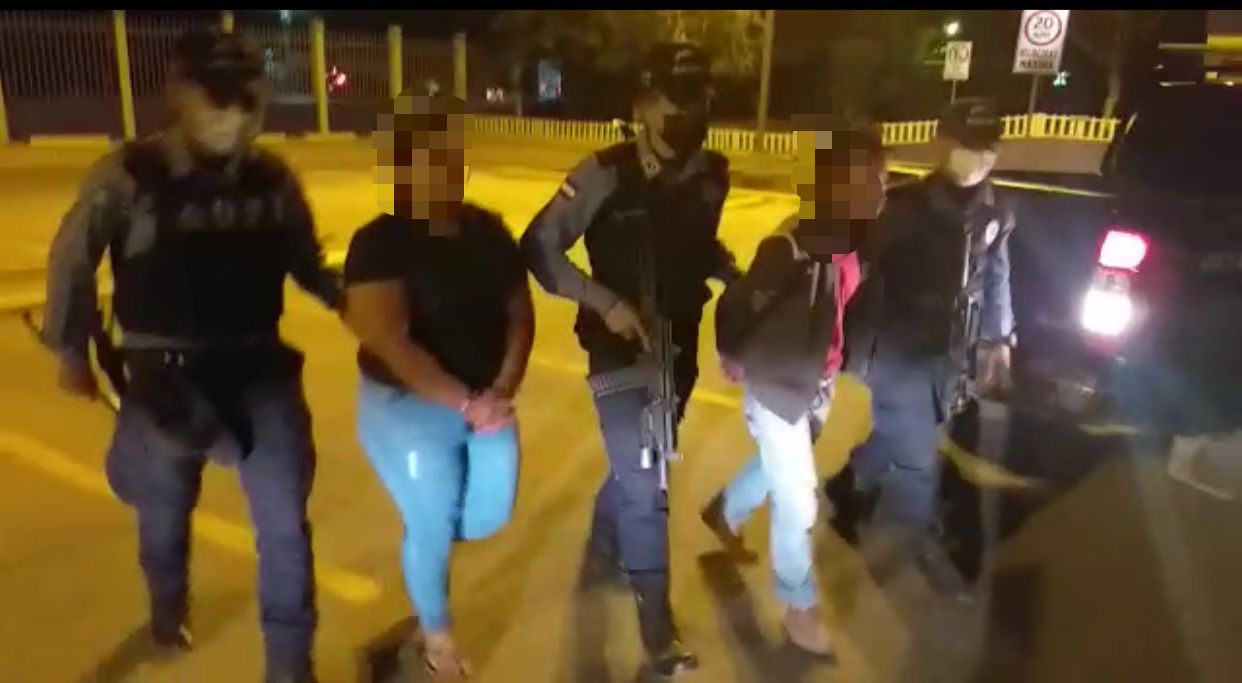 Tras allanamiento de morada detienen a dos supuestos distribuidores de droga en Comayagua Tras allanamiento de morada detienen a dos supuestos distribuidores de droga en Comayagua