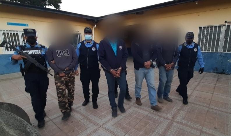 El Paraíso: Cuatro detenidos por traslado irregular de 59 personas de Nicaragua y Cuba