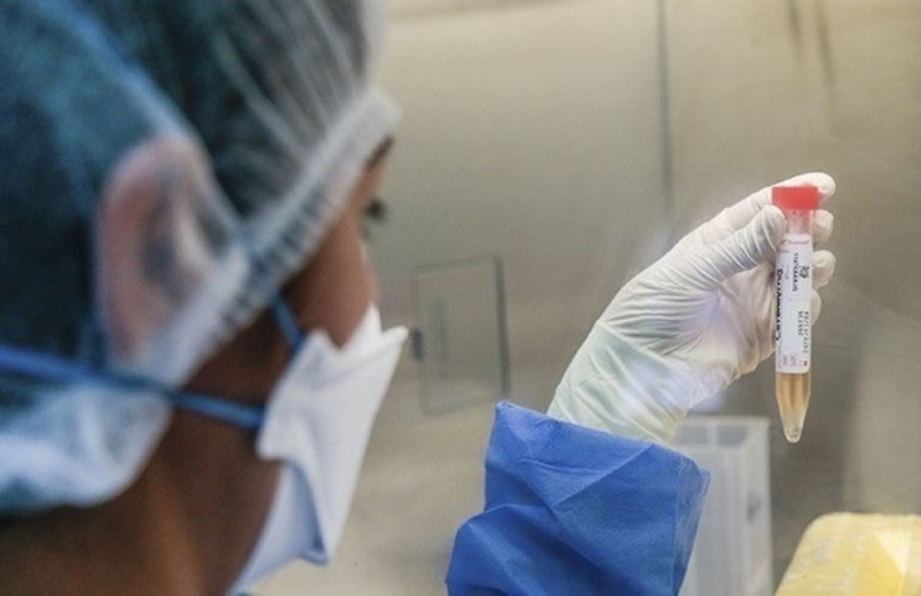 Médicos piden estar alerta: El COVID-19, dengue e influenza tienen síntomas muy parecidos