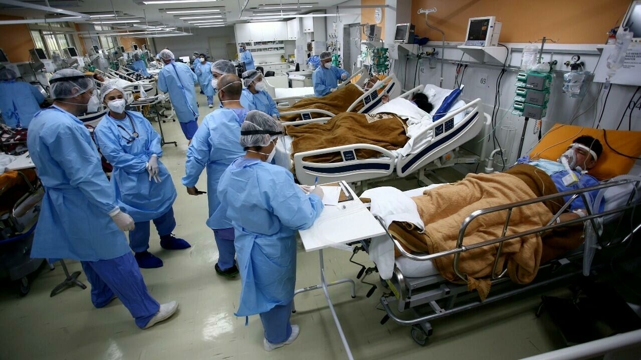 En Brasil se cuadriplicaron los contagios y crecieron las bajas del personal de salud