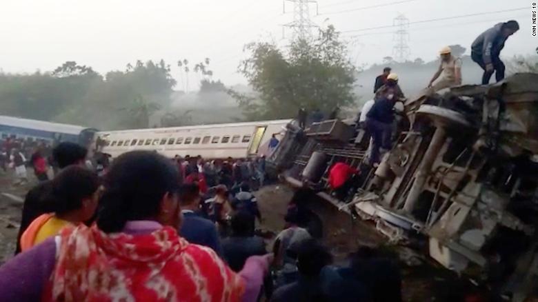 Al menos 9 muertos al descarrilar un tren en el estado de Bengala Occidental en la India