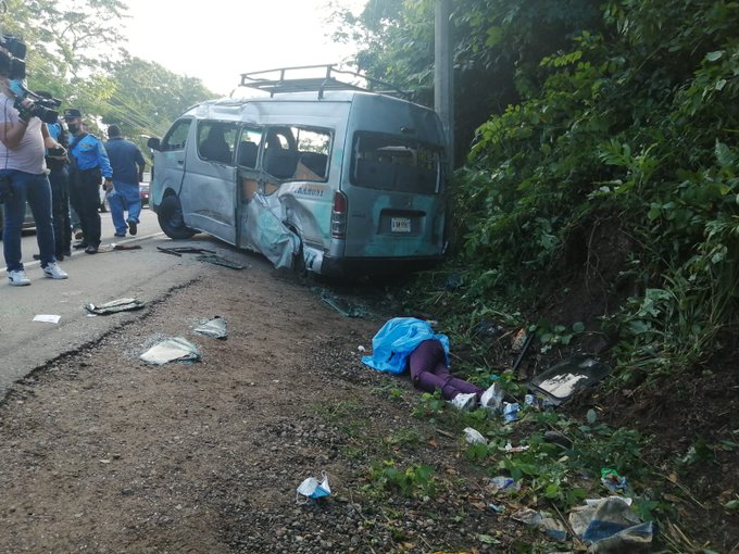 Una mujer embarazada muerta y varios heridos  deja choque entre rapidito y turismo en Cofradía, Cortés
