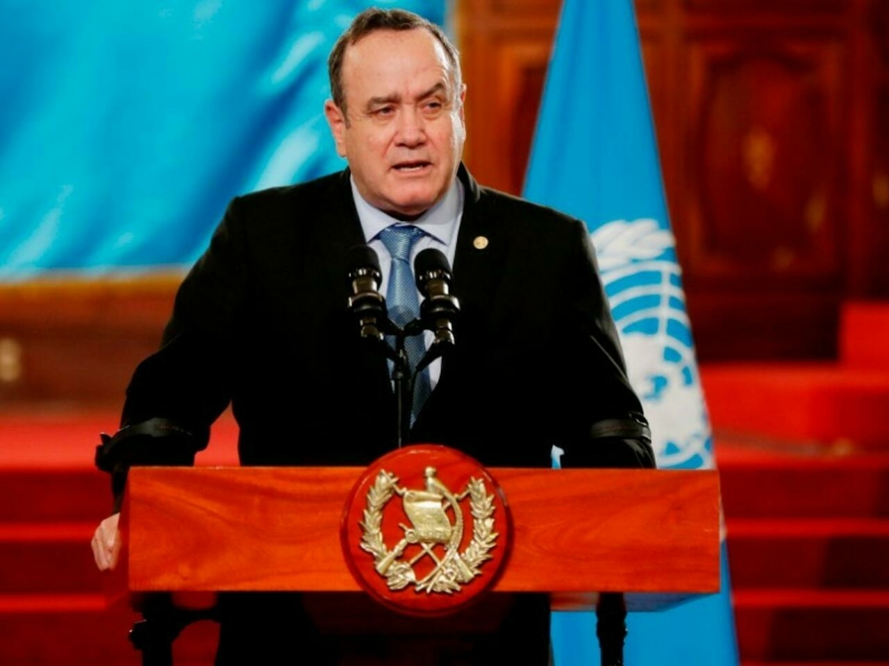 El presidente de Guatemala se aísla por contagio de la covid-19 de dos ministros El presidente de Guatemala se aísla por contagio de la covid-19 de dos ministros