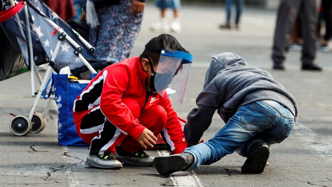 México defiende su plan de vacunación que no contempla a niños México defiende su plan de vacunación que no contempla a niños