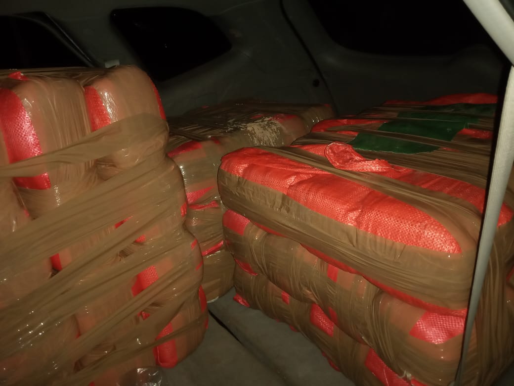 Tras persecución delincuentes abandonan vehículo con cargamento de droga en Olancho Tras persecución delincuentes abandonan vehículo con cargamento de droga en Olancho